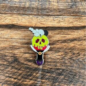 Disney World Hidden Mickey 2025 Wave B Evil Queen Bubble Wand Chaser Pin WDW